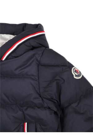 bomber in piuma d'oca blu MONCLER KIDS | J29511A000365968E742